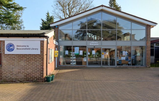 An image of the entrance to Beaconsfield library in Buckinghamshire.